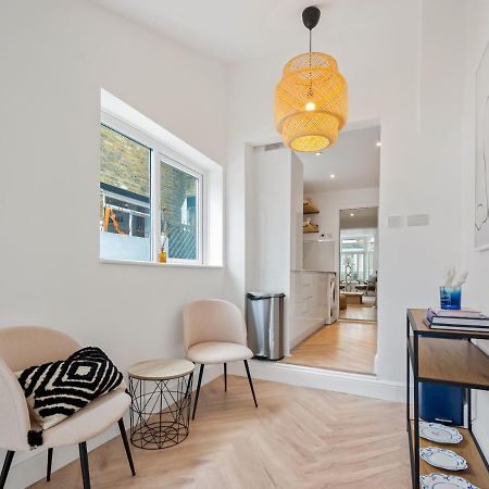 Pass The Keys 3 Bed Scandi Heaven Minutes From The Beach Уитстейбъл Екстериор снимка