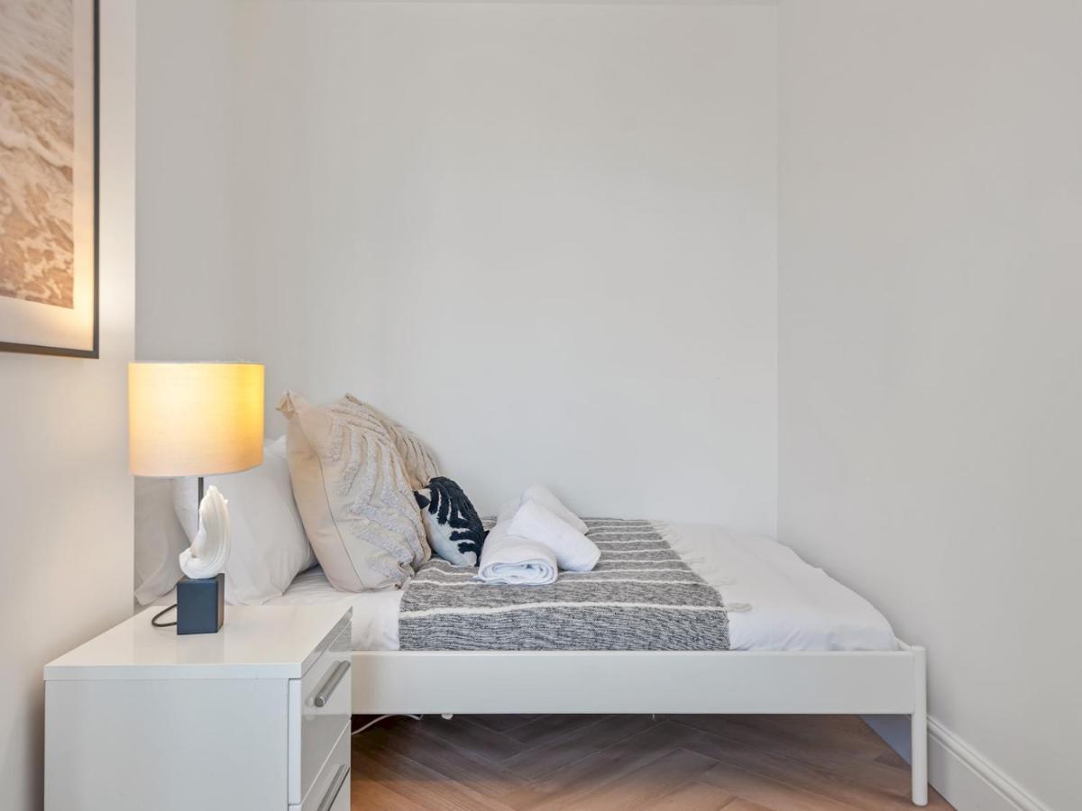 Pass The Keys 3 Bed Scandi Heaven Minutes From The Beach Уитстейбъл Екстериор снимка