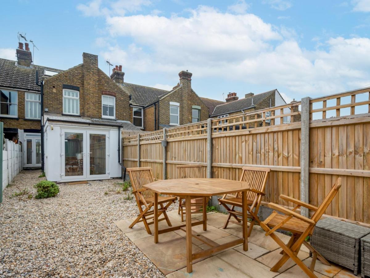 Pass The Keys 3 Bed Scandi Heaven Minutes From The Beach Уитстейбъл Екстериор снимка