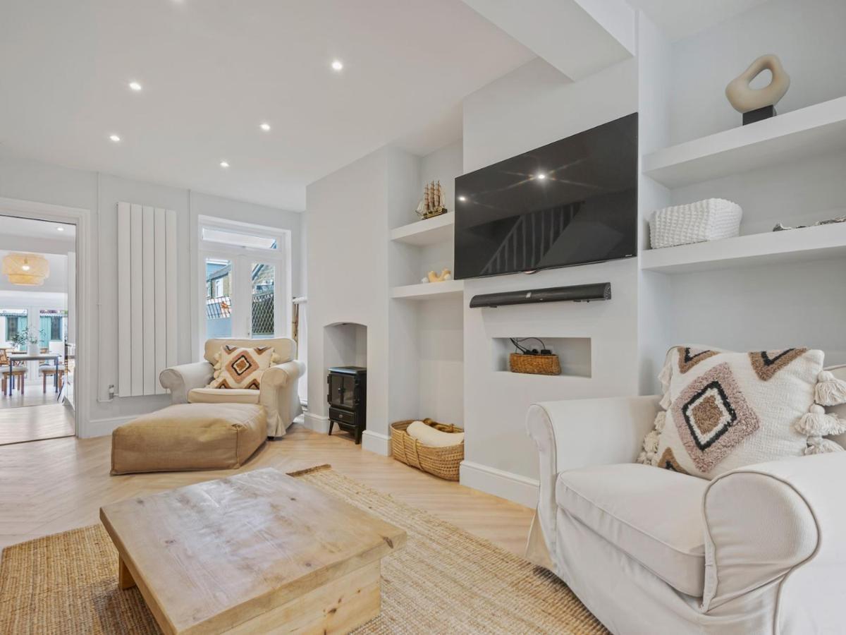 Pass The Keys 3 Bed Scandi Heaven Minutes From The Beach Уитстейбъл Екстериор снимка