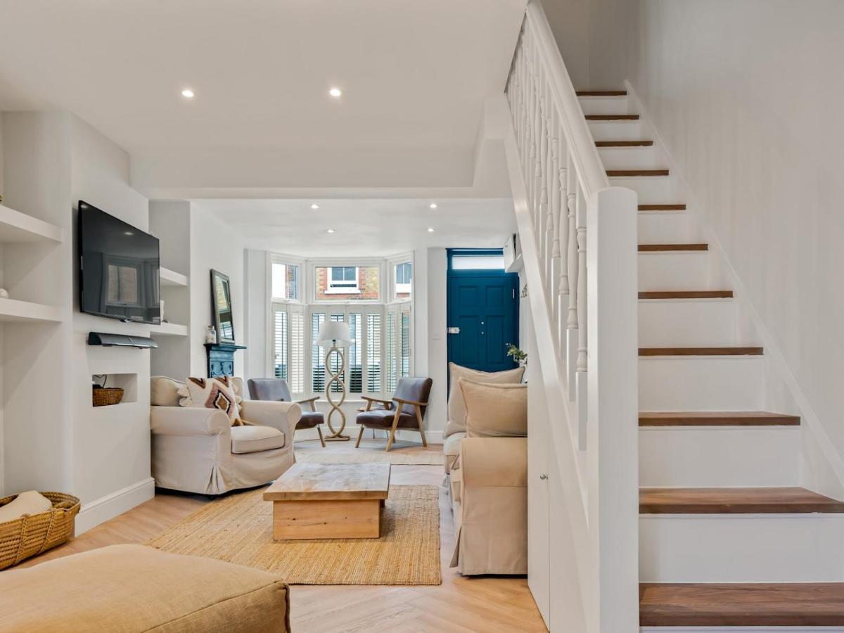 Pass The Keys 3 Bed Scandi Heaven Minutes From The Beach Уитстейбъл Екстериор снимка