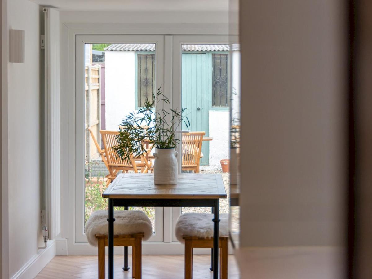 Pass The Keys 3 Bed Scandi Heaven Minutes From The Beach Уитстейбъл Екстериор снимка